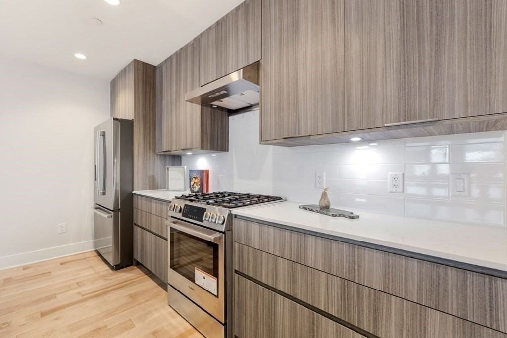 240 Salem St #3A - Photo 5 of 19