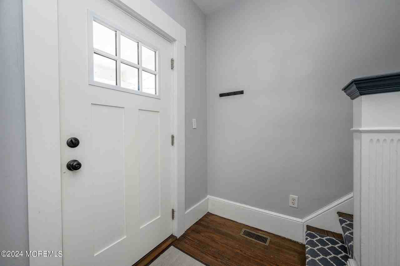 19 Mount St - Photo 4 of 25