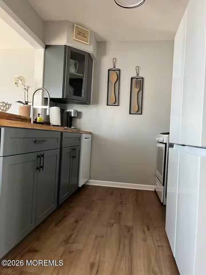 220 Catherine Ln - Photo 5 of 26