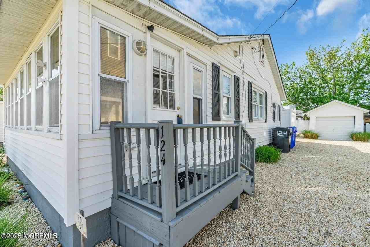 124 Mathis Dr - Photo 5 of 35