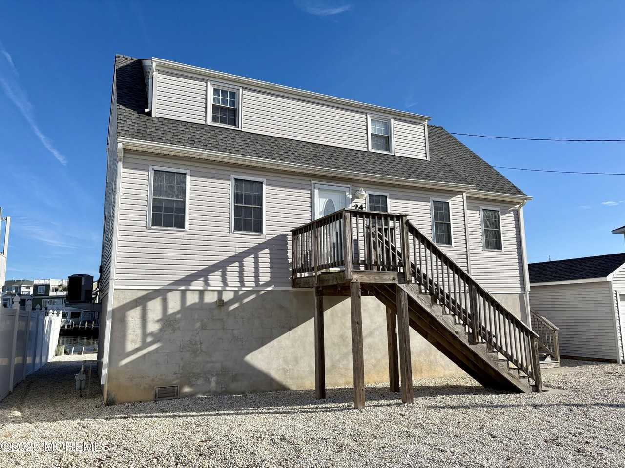 24 Richard Dr - Photo 2 of 33
