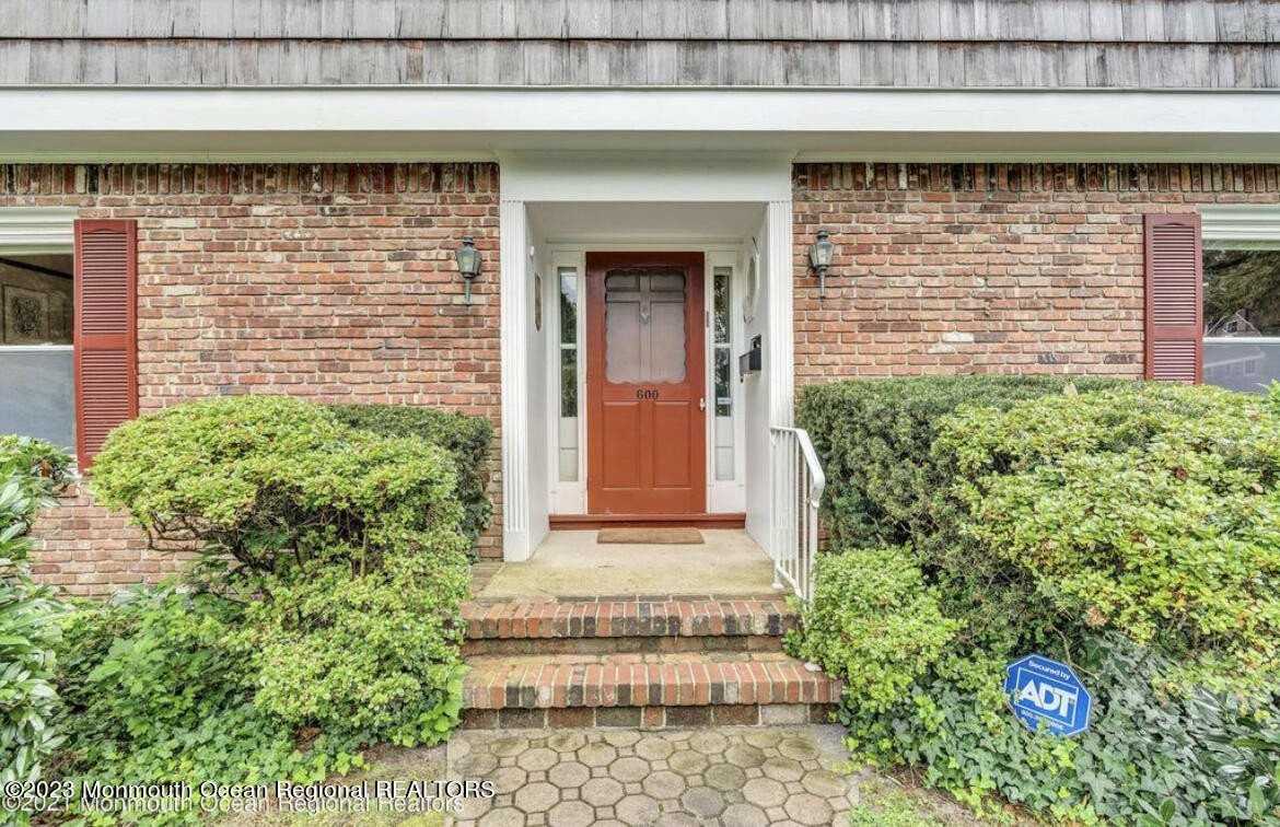 600 N Edgemere Dr - Photo 5 of 48