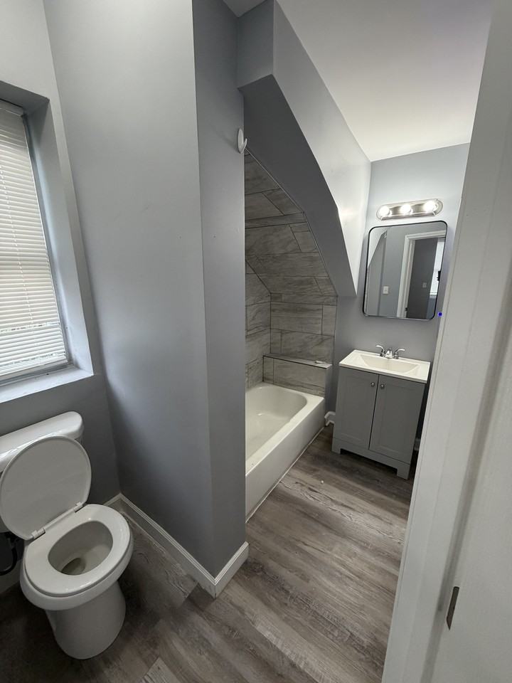 6444 S Eberhart Ave #1 - Photo 3 of 10