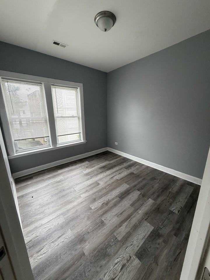 6444 S Eberhart Ave #1 - Photo 4 of 10