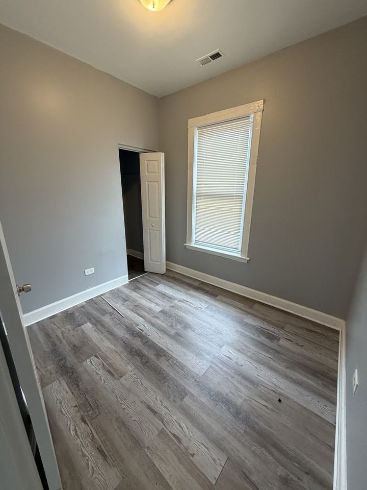 6444 S Eberhart Ave #1 - Photo 5 of 10