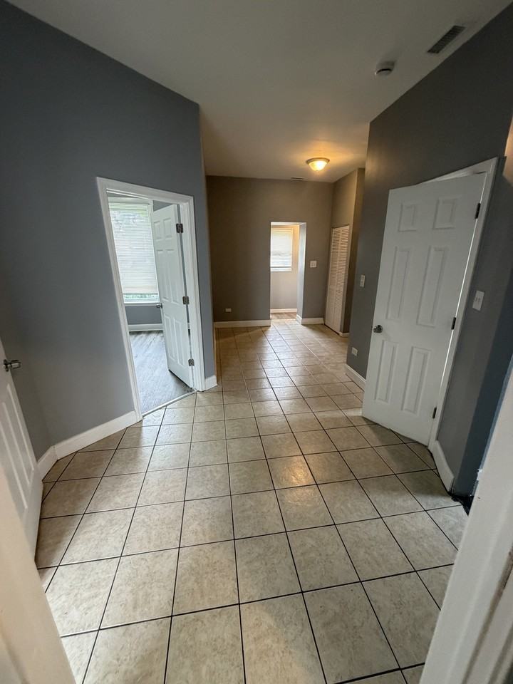 6444 S Eberhart Ave #1 - Photo 6 of 10
