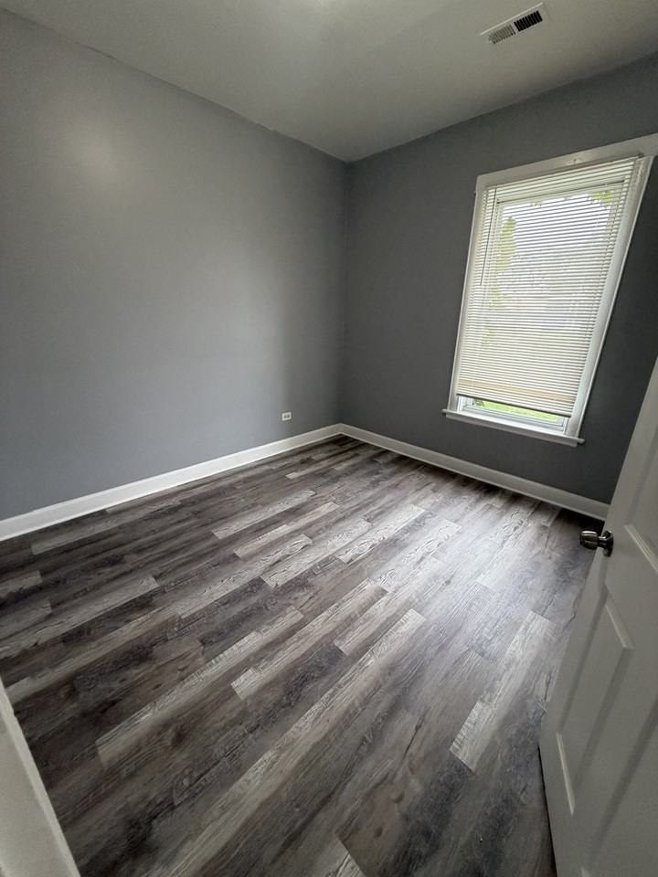 6444 S Eberhart Ave #1 - Photo 7 of 10