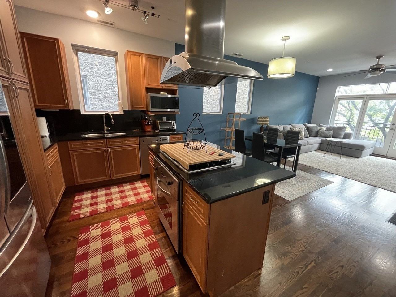 938 N Wood St #2 - Photo 5 of 20