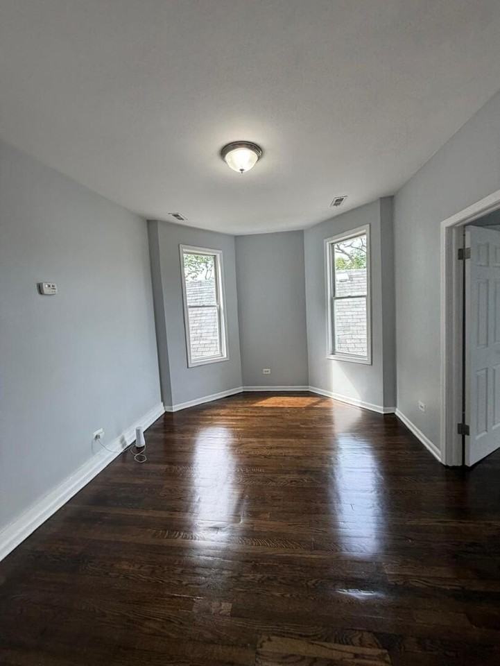 6739 S Laflin St #2 - Photo 3 of 8
