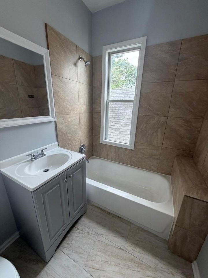 6739 S Laflin St #2 - Photo 6 of 8