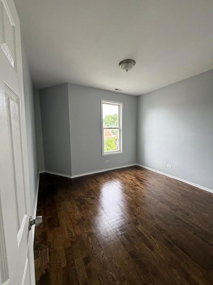 6739 S Laflin St #2 - Photo 7 of 8