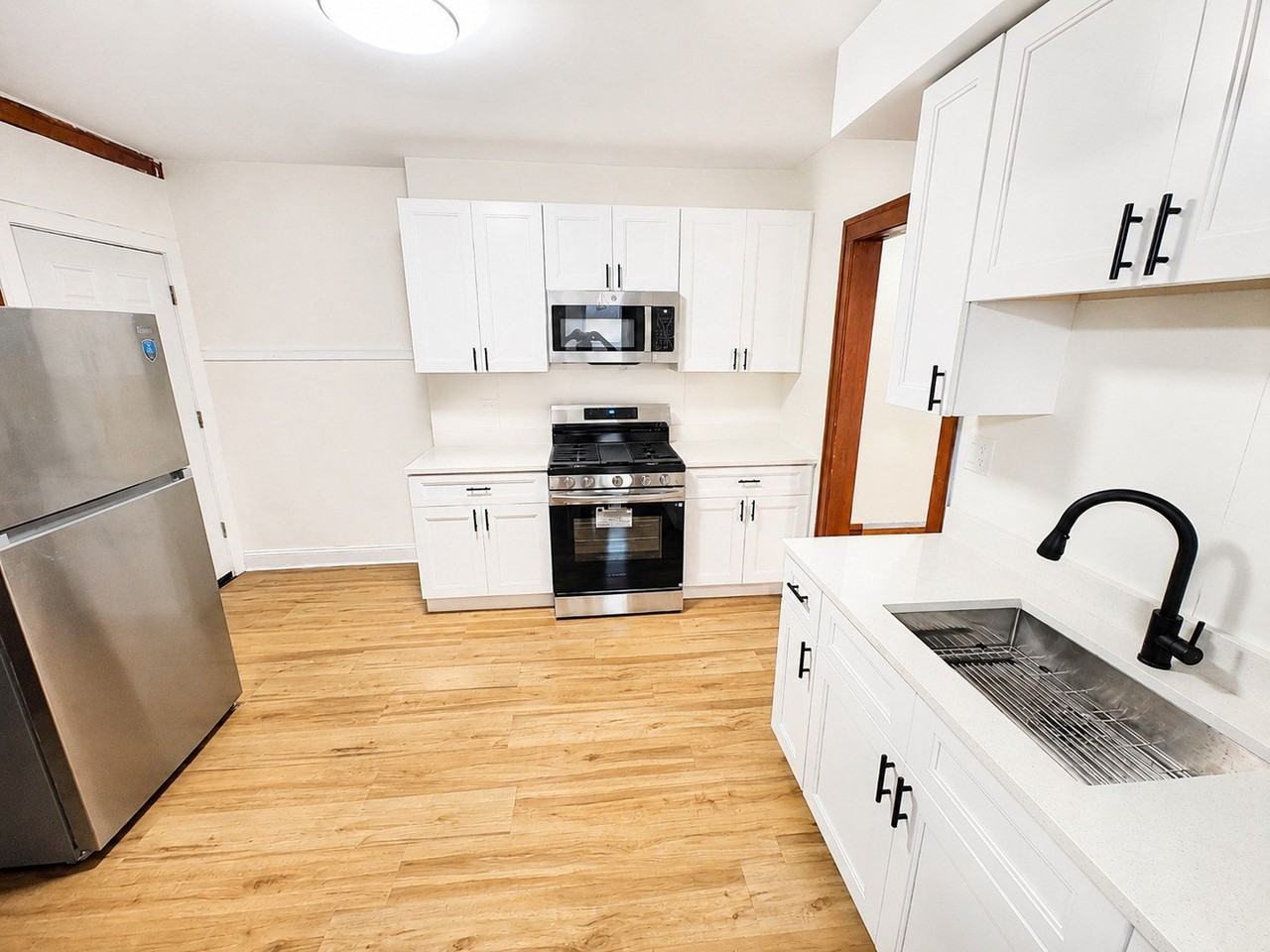 6807 S Artesian Ave #2N - Photo 4 of 18