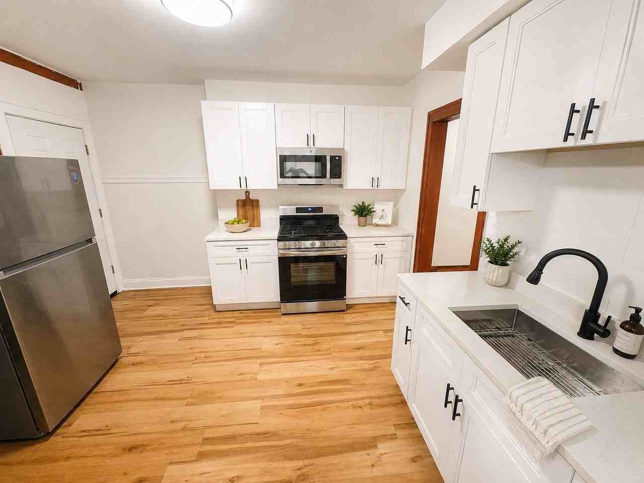 6807 S Artesian Ave #2N - Photo 5 of 18