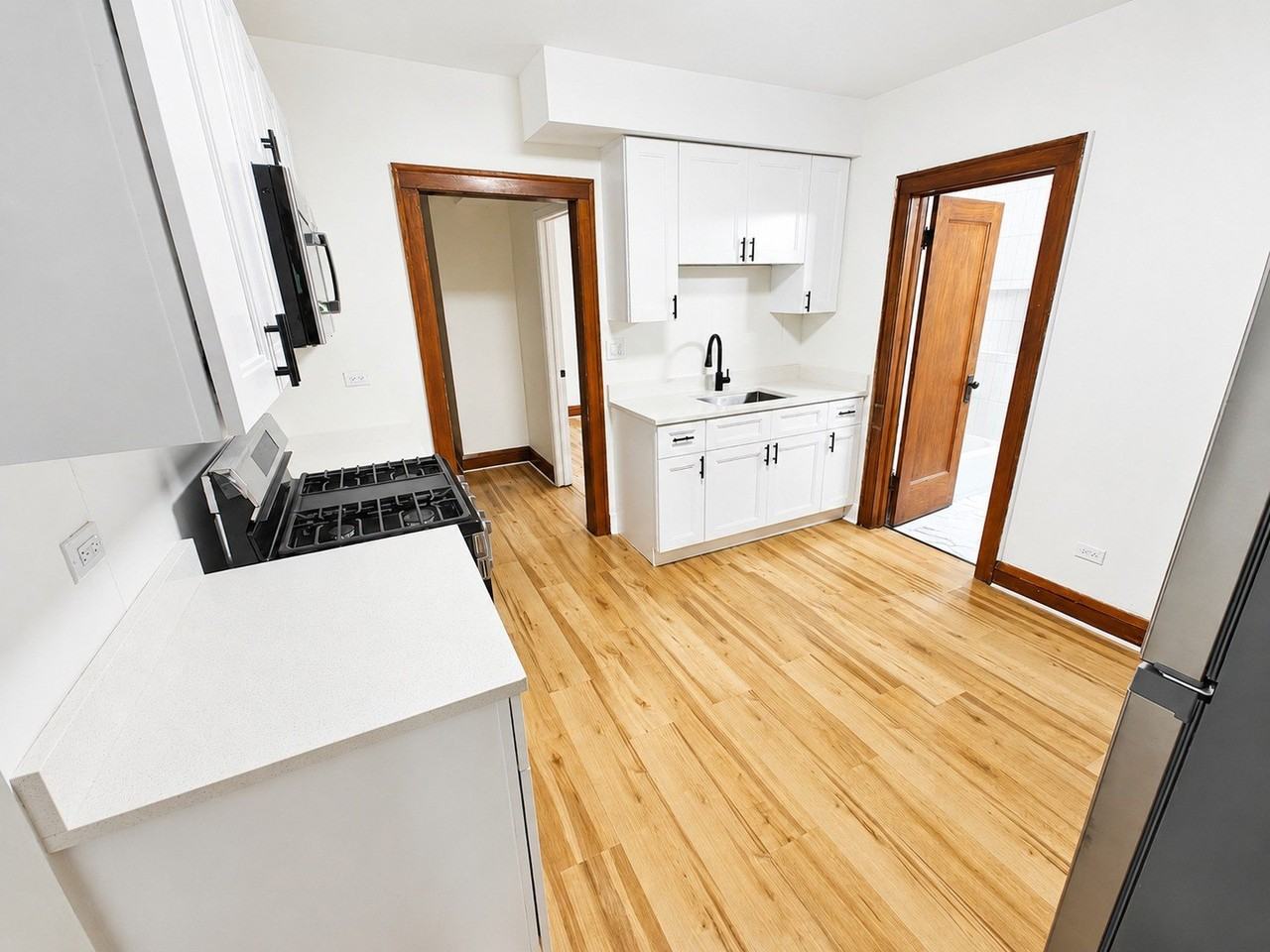 6807 S Artesian Ave #2N - Photo 6 of 18