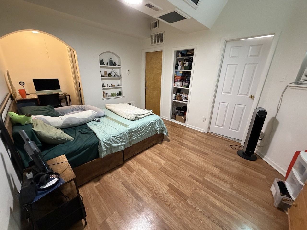 6225 N Francisco Ave #G - Photo 6 of 10
