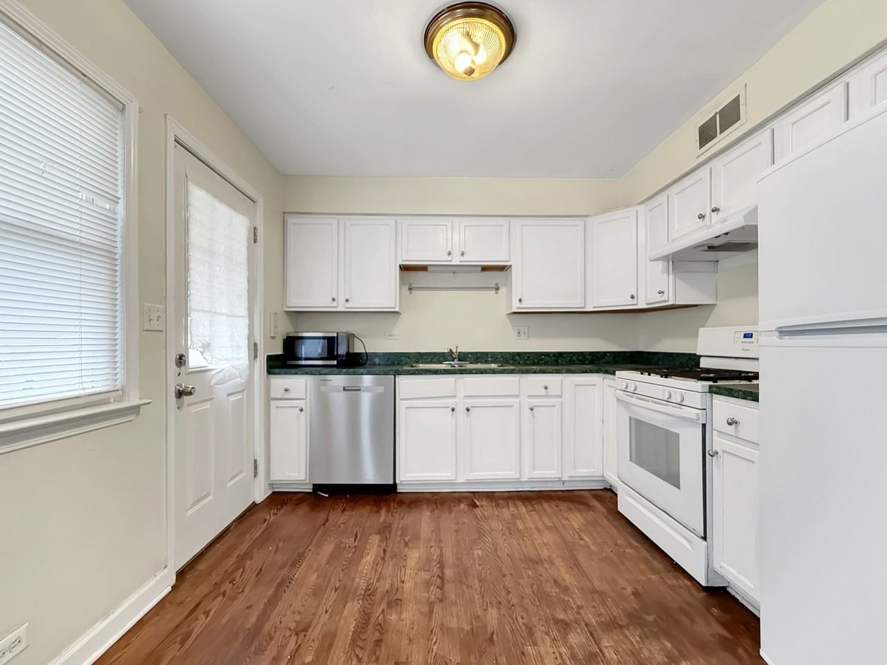 830 N Loomis St - Photo 4 of 13