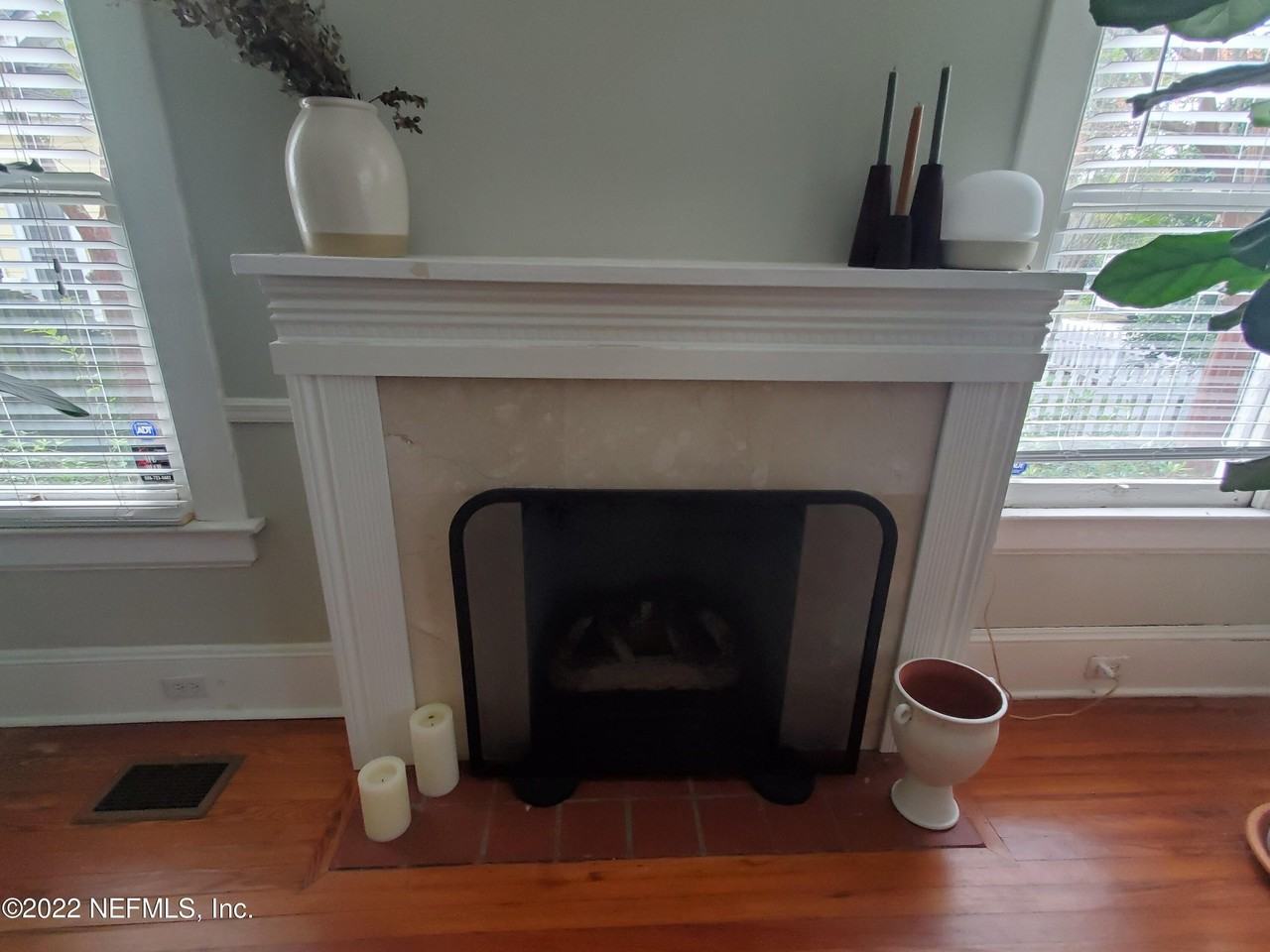 2846 Sydney St - Photo 6 of 38