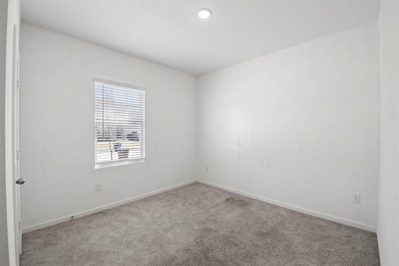 5612 Portlaw Ln - Photo 5 of 26