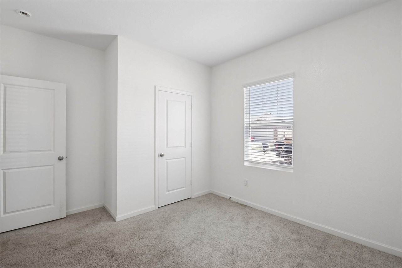 5612 Portlaw Ln - Photo 6 of 26