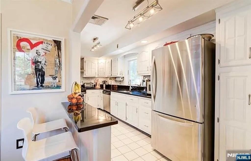 112 Tenafly Rd - Photo 4 of 17