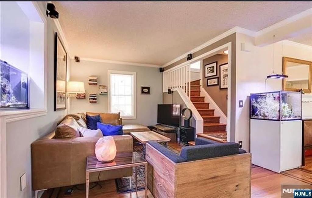 112 Tenafly Rd - Photo 6 of 17