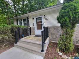 featured image of 33 N Maple Ave #1LEFT