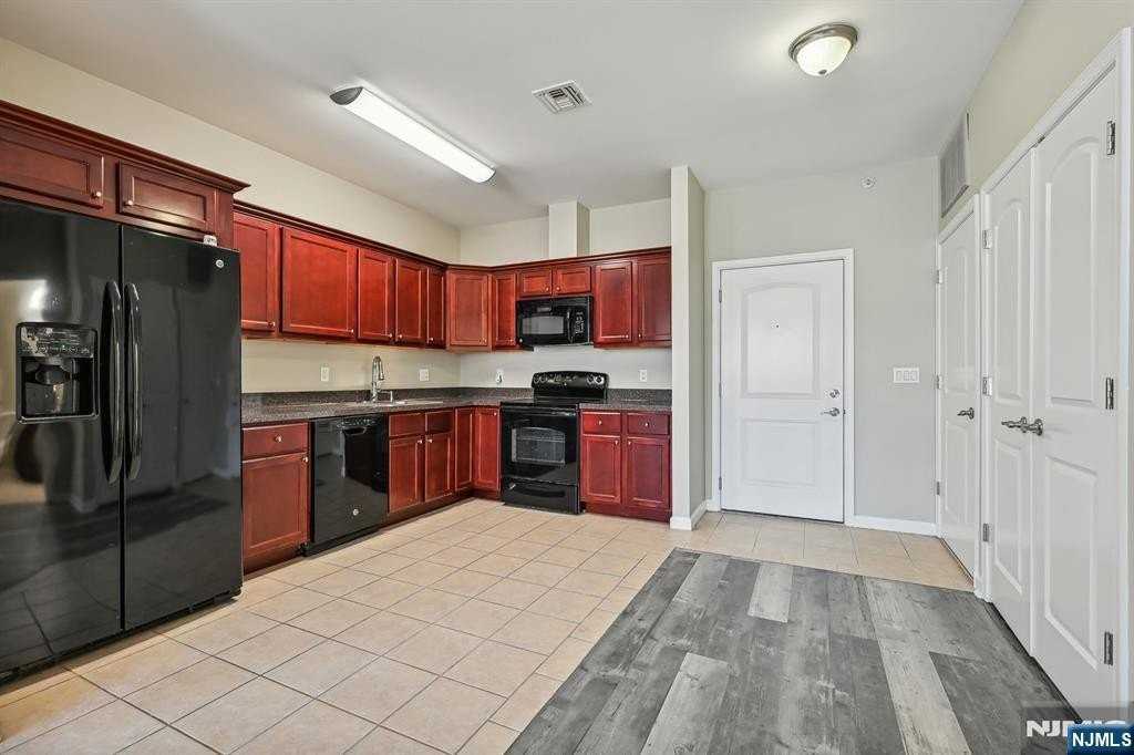 5808 Washington St #507 - Photo 4 of 14