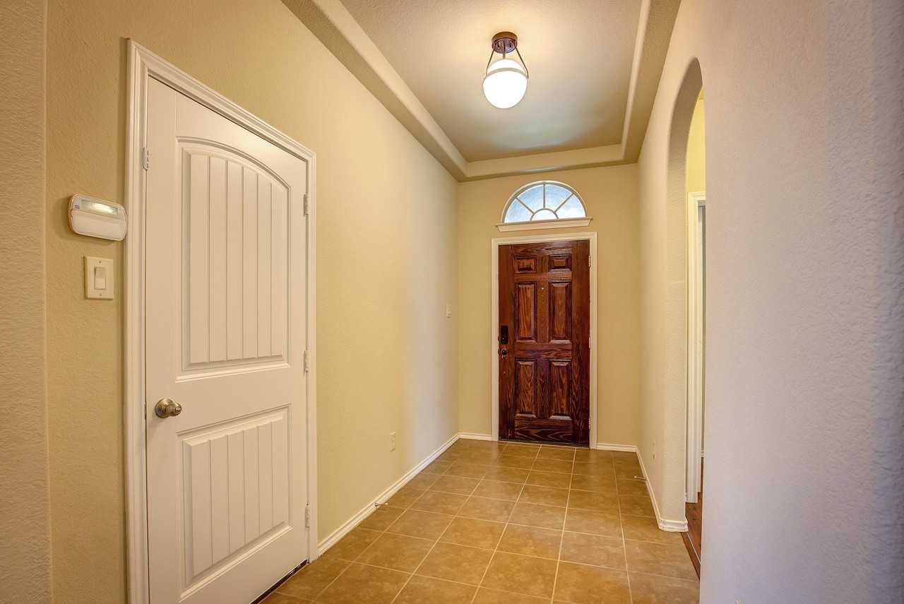 1109 Central Village Dr - Photo 2 of 6
