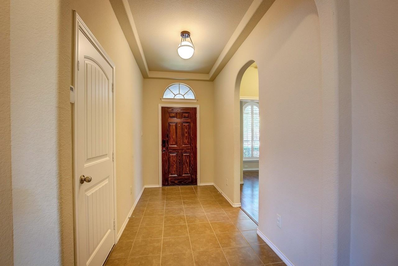 1109 Central Village Dr - Photo 3 of 6