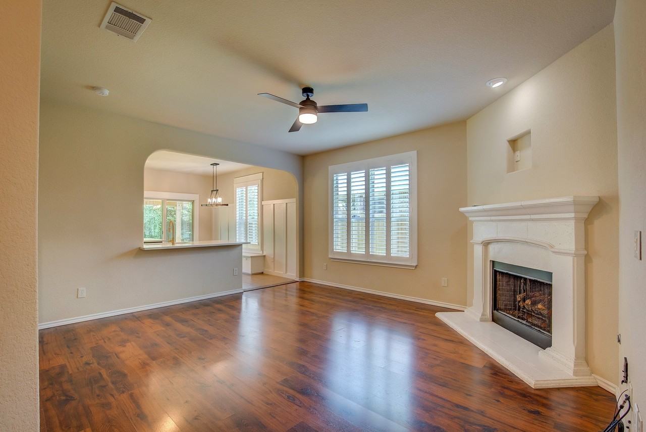 1109 Central Village Dr - Photo 4 of 6
