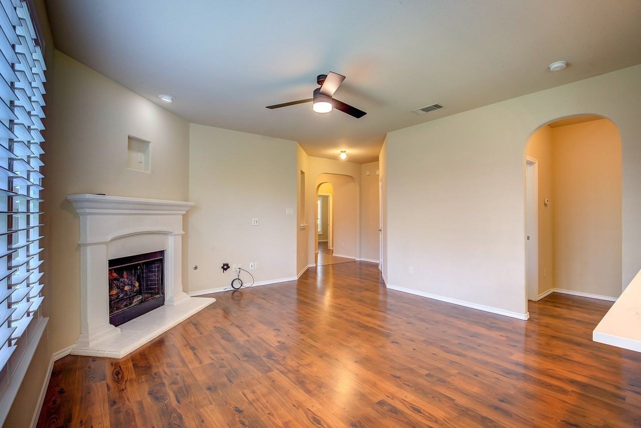 1109 Central Village Dr - Photo 5 of 6