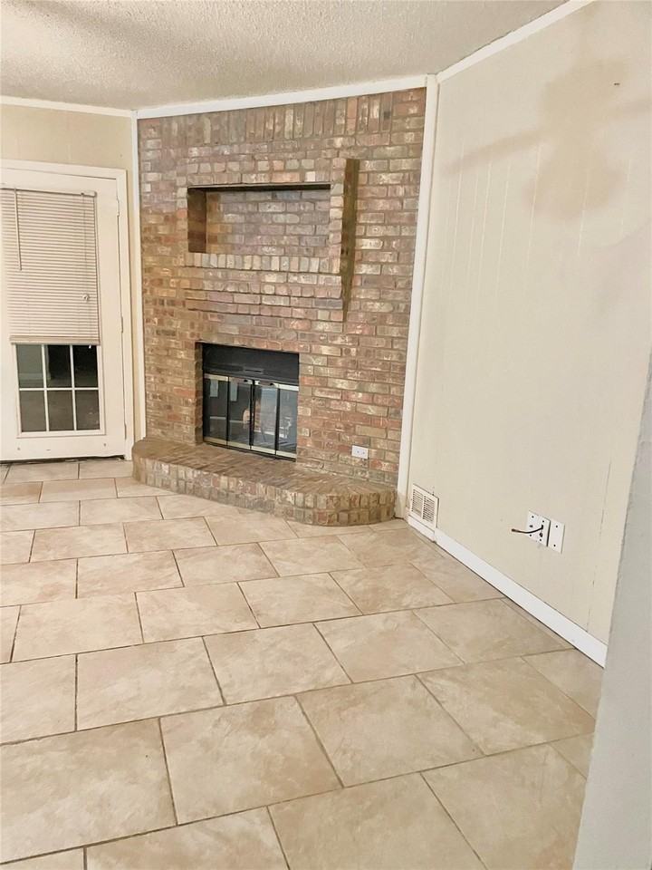 6404 Moonglow Ln - Photo 2 of 11