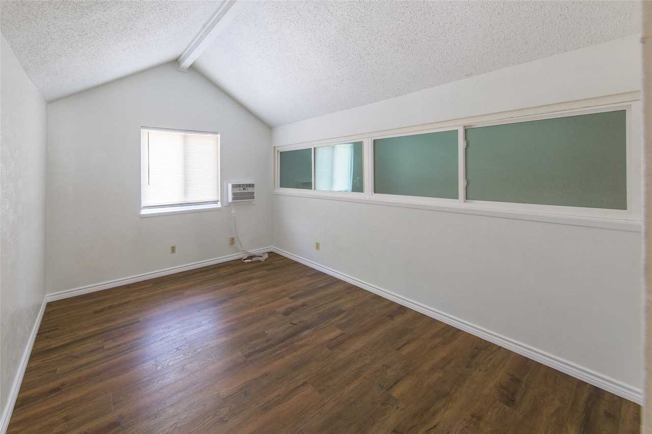 2814 Lancer Ln - Photo 3 of 26