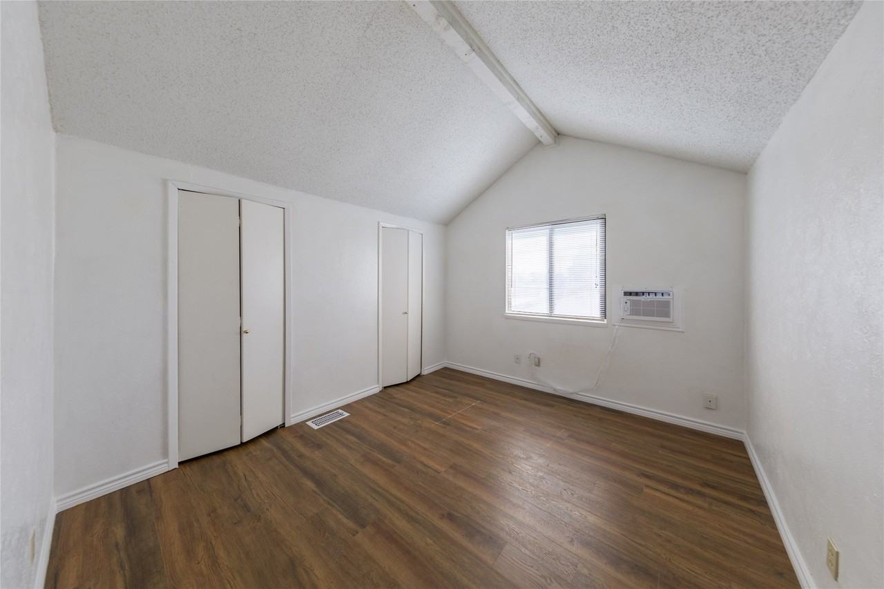 2814 Lancer Ln - Photo 4 of 26