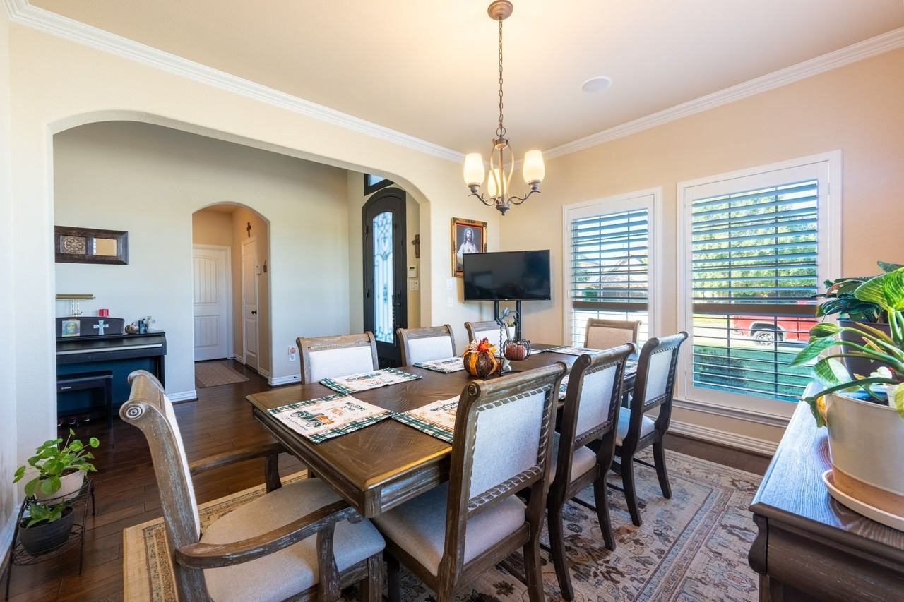 810 Miramar Dr - Photo 5 of 30