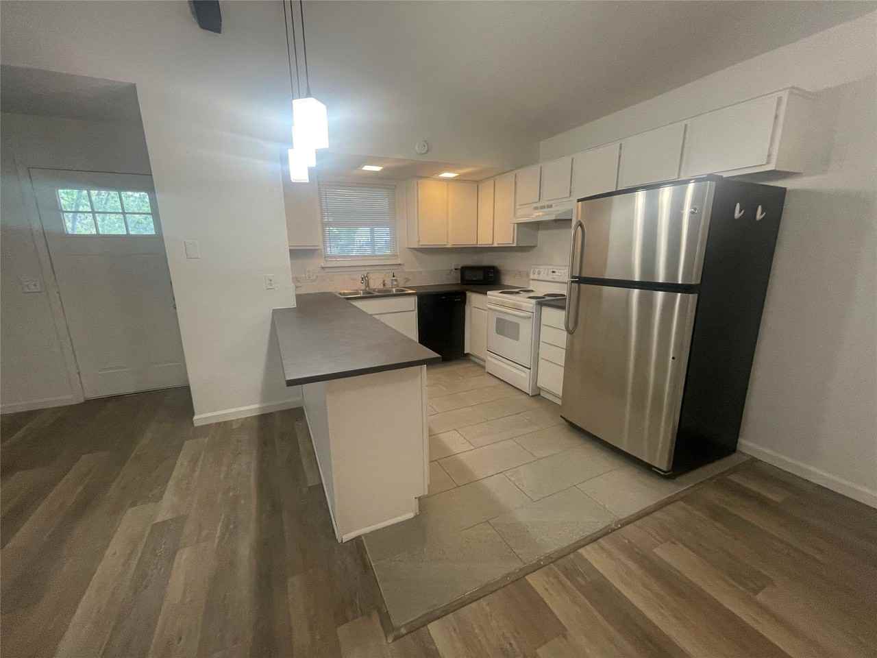 4935 Curzon Ave - Photo 3 of 15