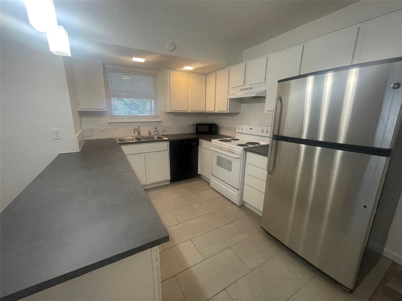 4935 Curzon Ave - Photo 4 of 15