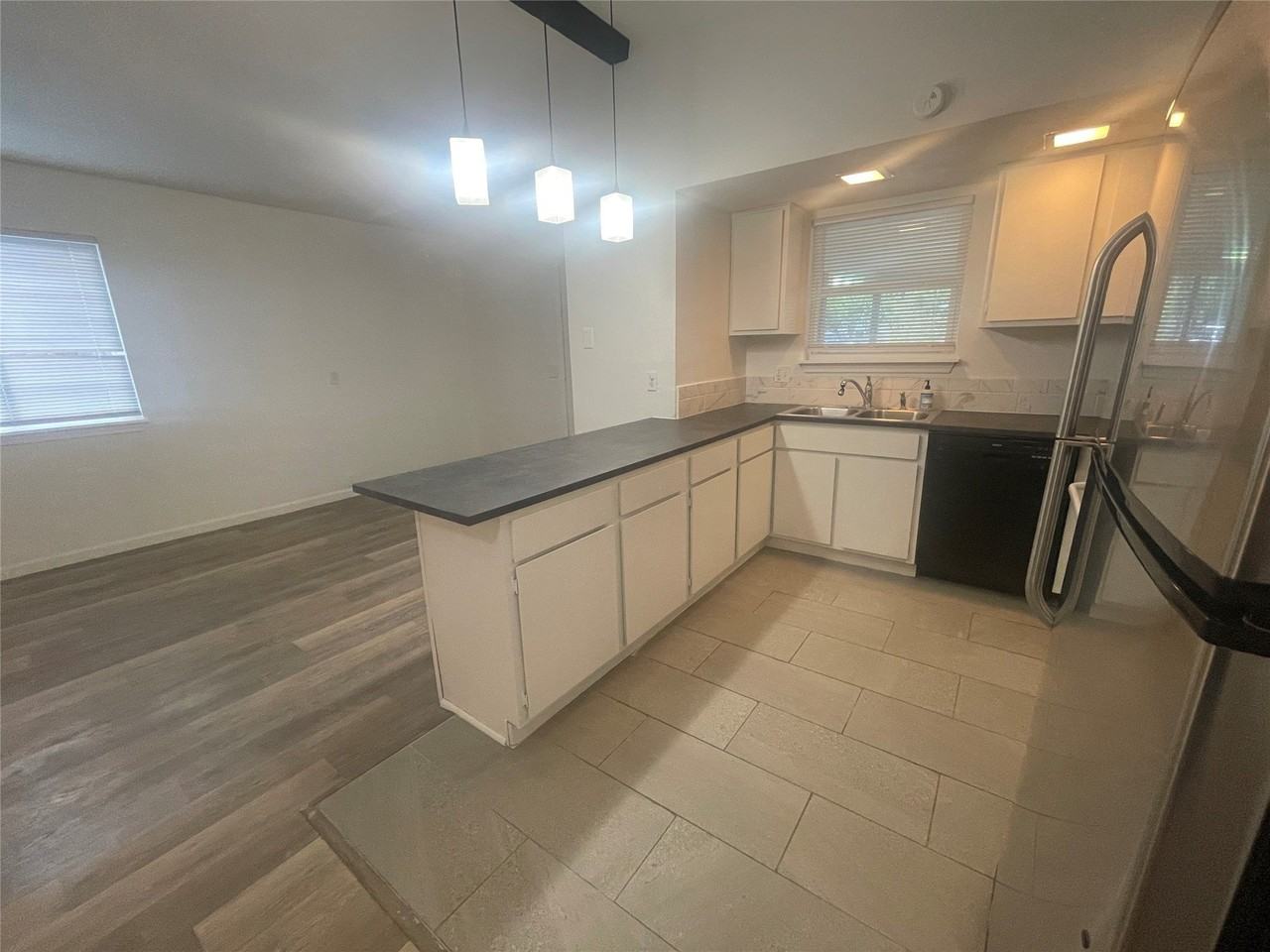 4935 Curzon Ave - Photo 5 of 15