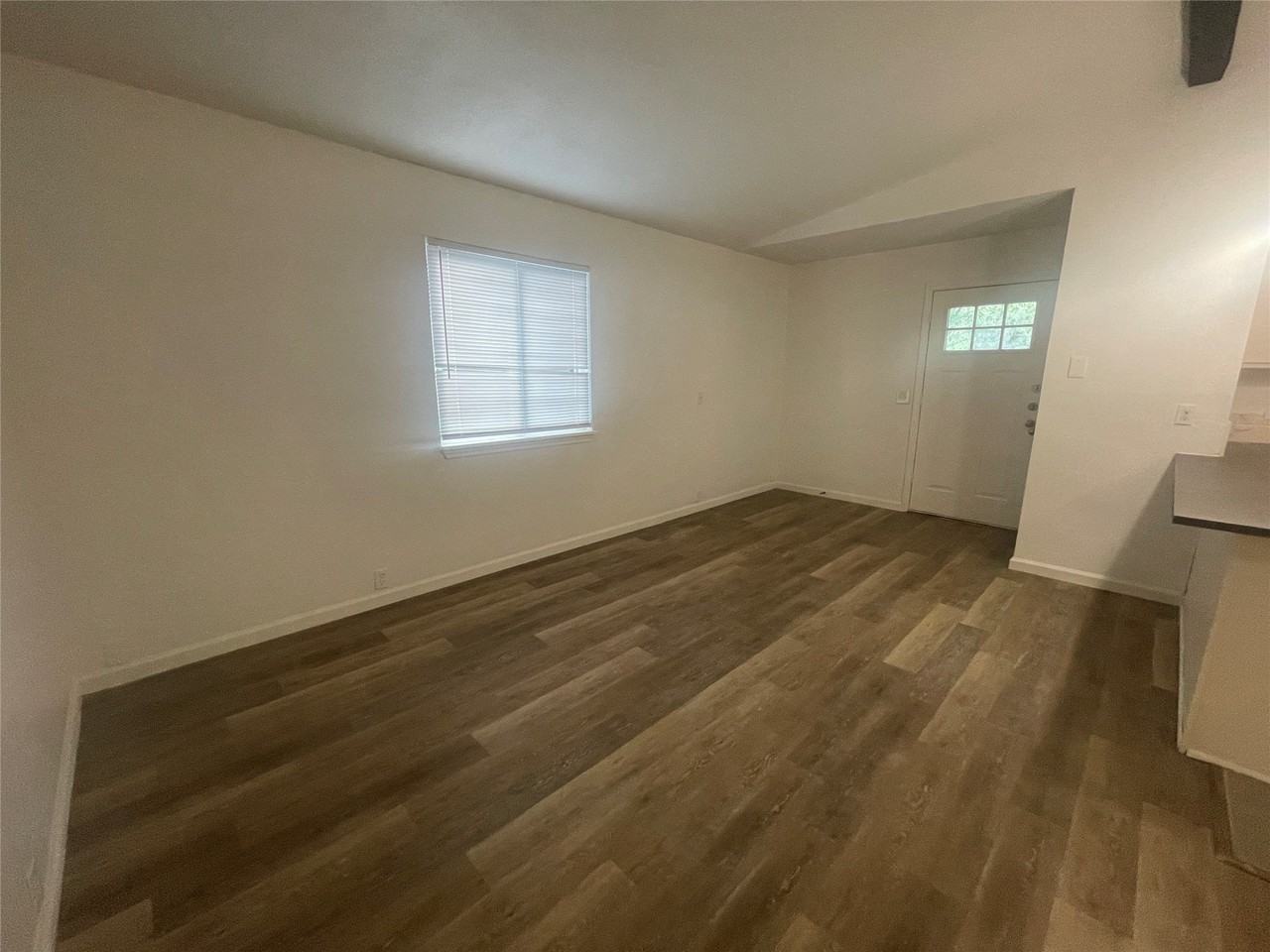 4935 Curzon Ave - Photo 6 of 15