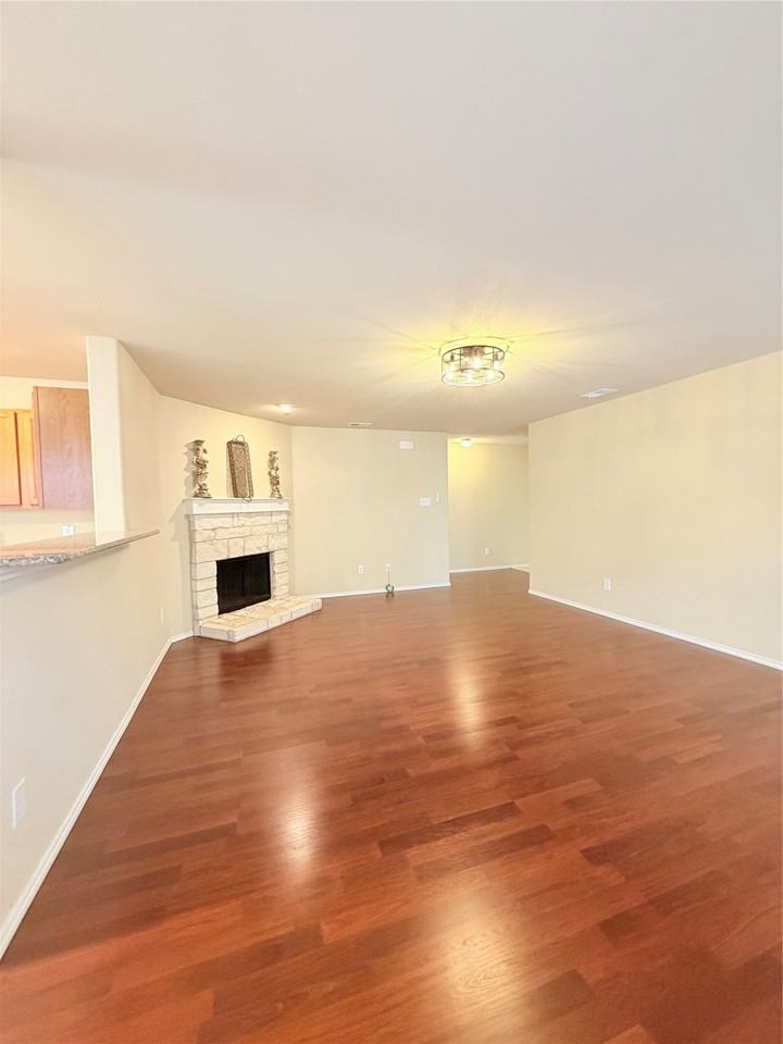 1420 Nicholas Ln - Photo 3 of 21