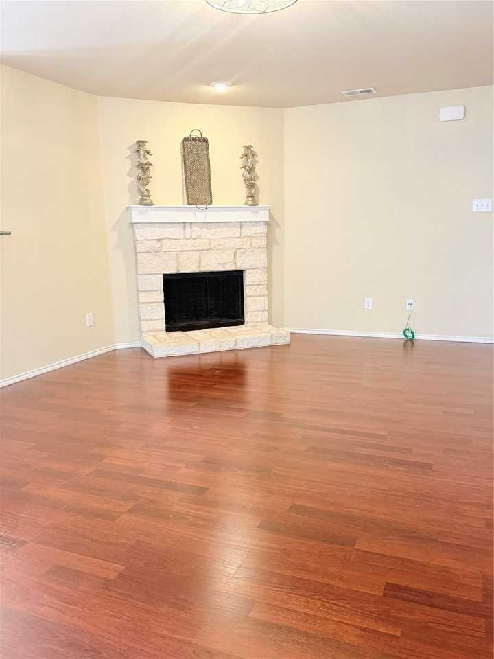 1420 Nicholas Ln - Photo 6 of 21