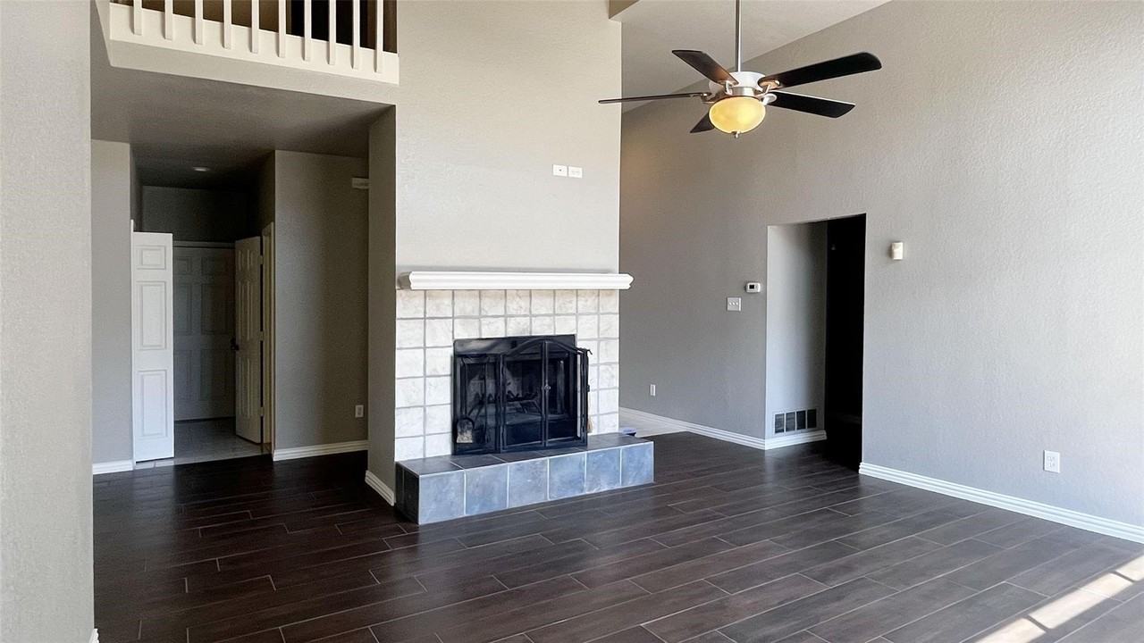 3224 Plumstead Dr - Photo 2 of 10