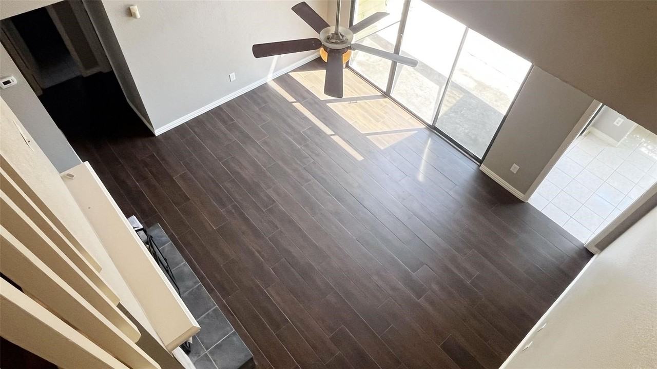 3224 Plumstead Dr - Photo 3 of 10