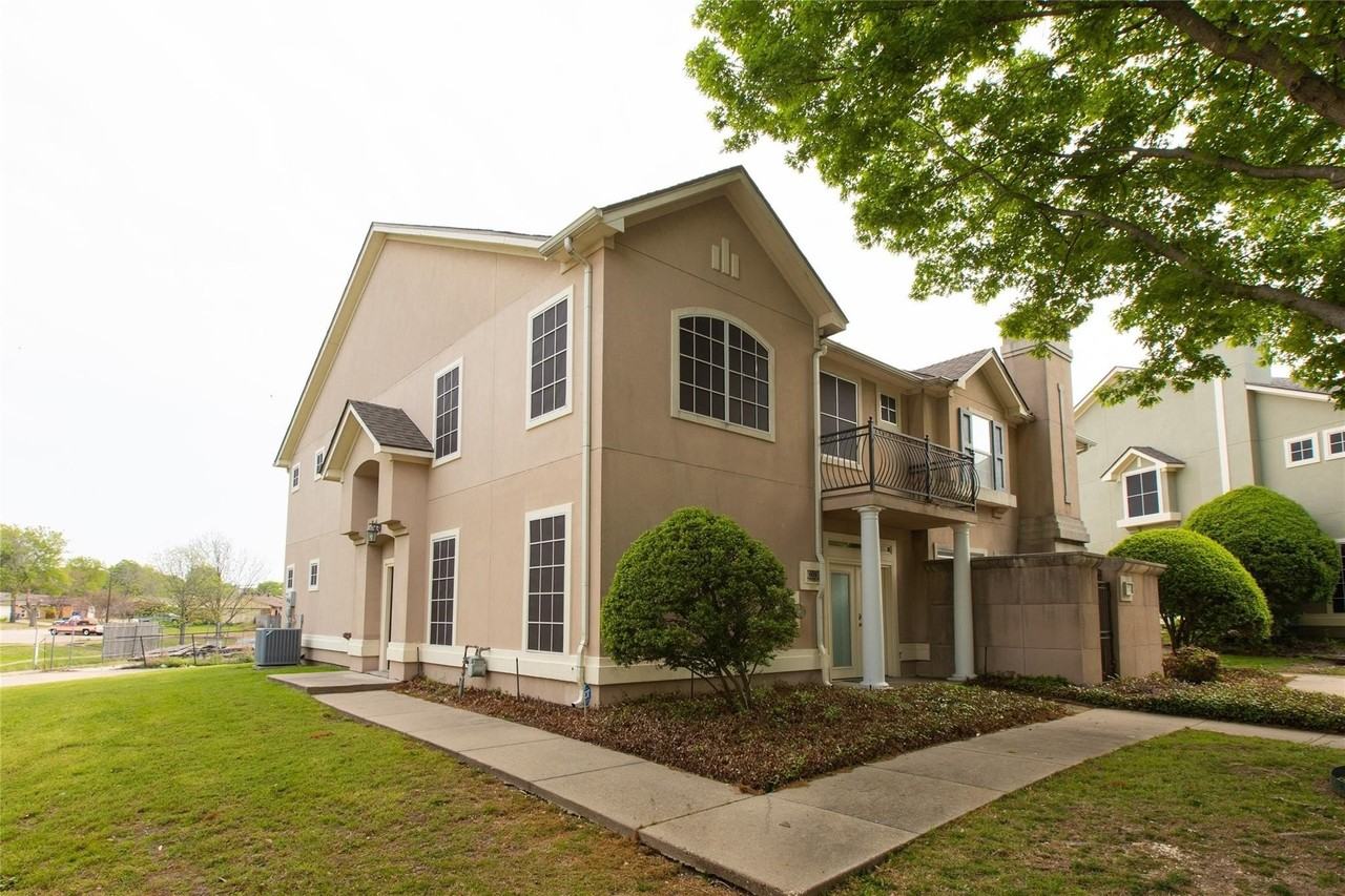 609 Regency Dr - Photo 2 of 29
