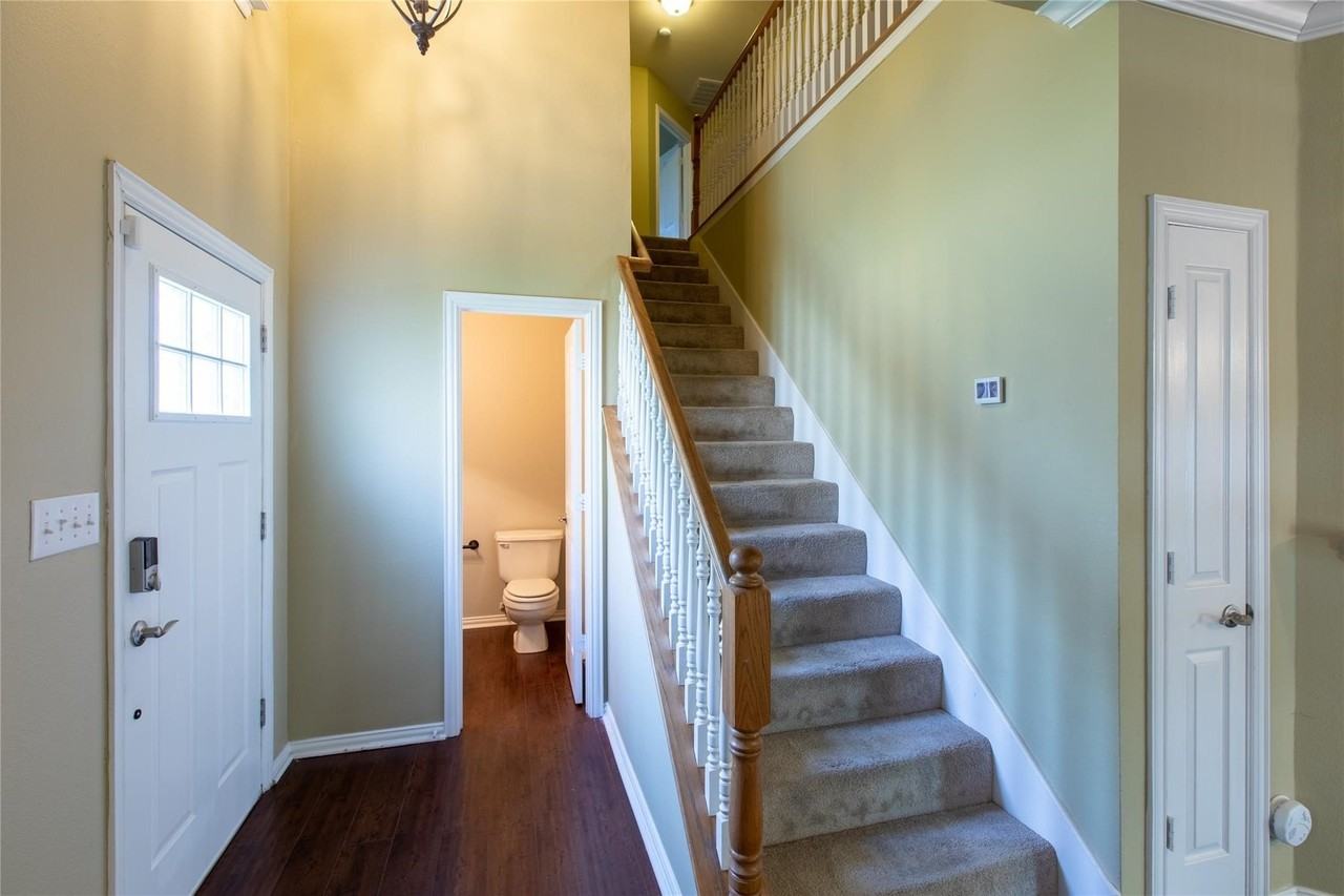 609 Regency Dr - Photo 3 of 29