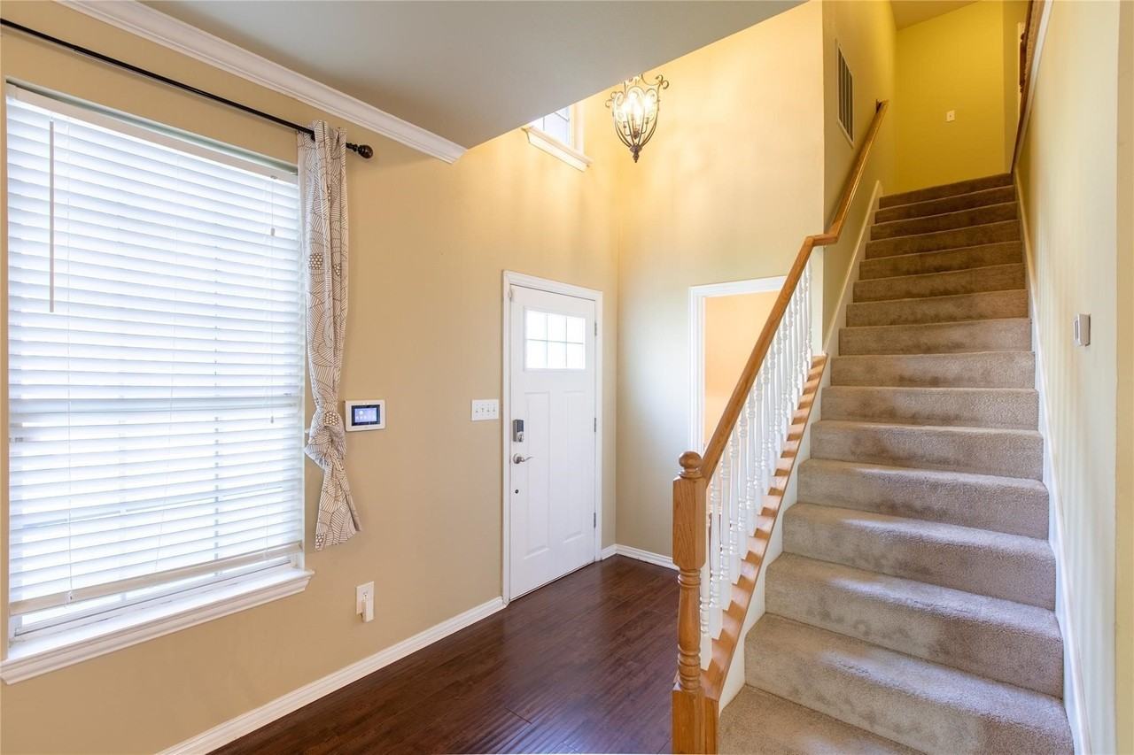 609 Regency Dr - Photo 5 of 29