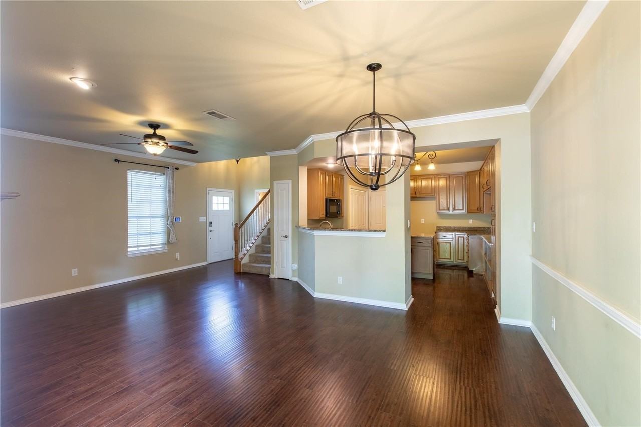 609 Regency Dr - Photo 6 of 29