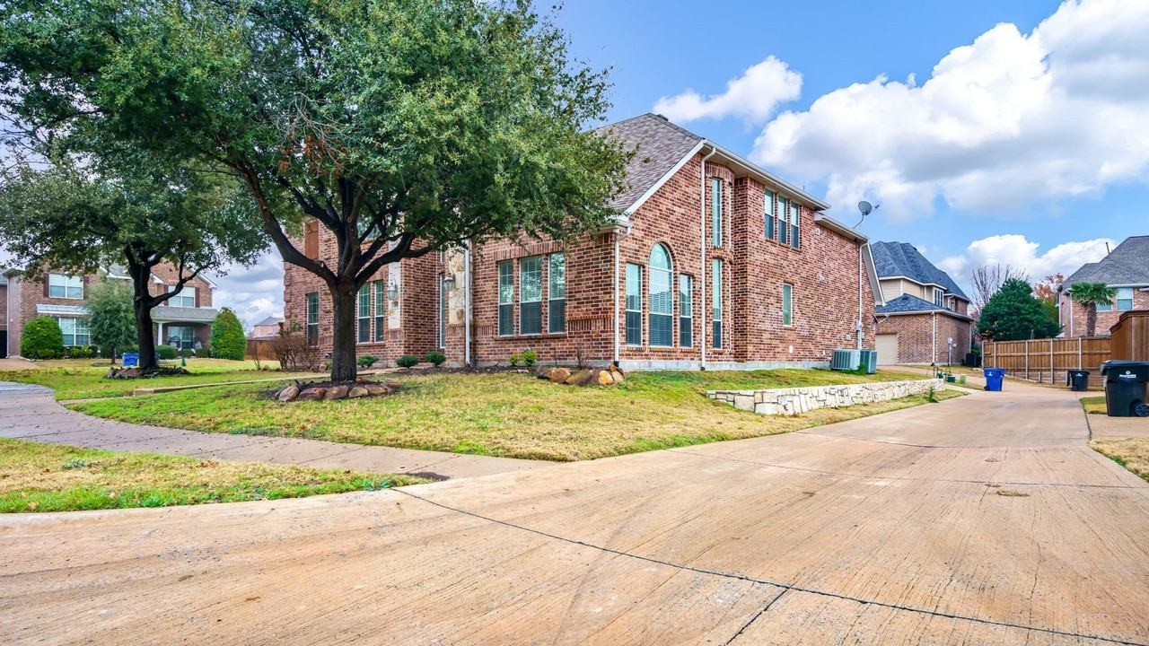 11890 Forge Dr - Photo 2 of 40