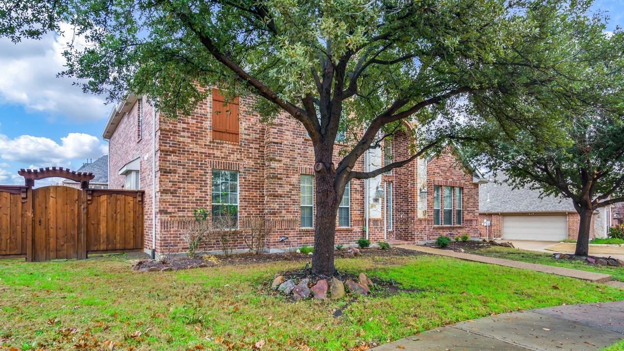 11890 Forge Dr - Photo 3 of 40