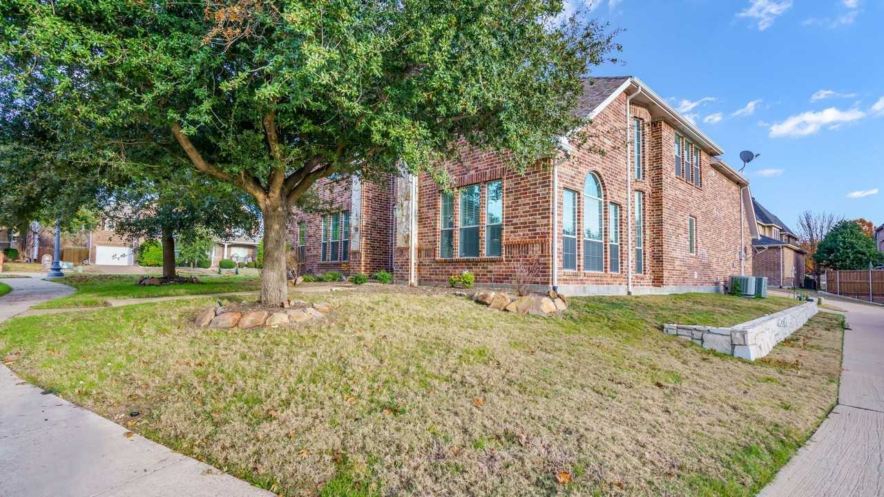 11890 Forge Dr - Photo 5 of 40